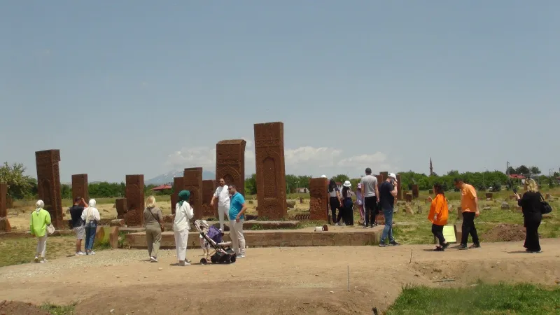 Ahlat'ta Bayram Coşkusu: Açık Hava Müzesi Ziyaretçi Akınına Uğradı!