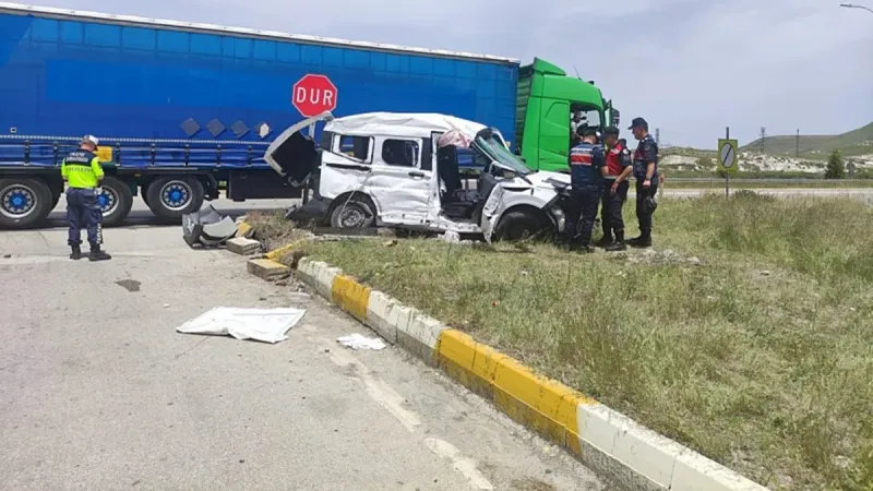 Afyon'da Korkunç Kaza: Tır Faciası! 1 Ölü, 1 Yaralı