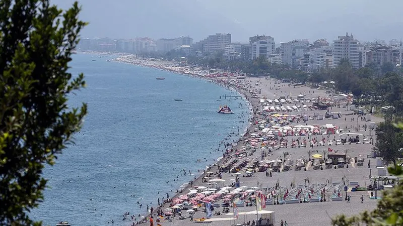 Antalya'da deniz suyu sıcaklığı 28 dereceyi geçecek