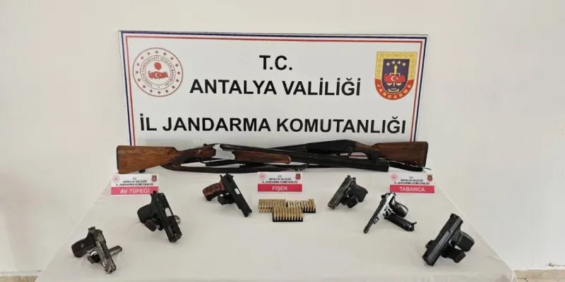 Antalya'da Silah Kaçakçılarına Şok Baskın! 9 Gözaltı