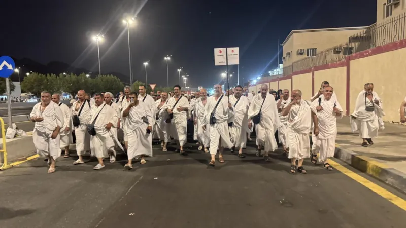Arafat vakfesini tamamlayan hacılar Müzdelife'ye geçti