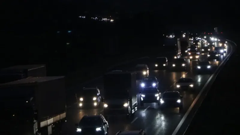 Bayram tatili göçü başladı! Trafik durdu kilometrelerce araç kuyruğu oluştu