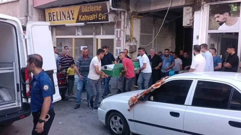 Birlikte içki içtikleri kişiyi öldürüp, 'kanepeden düştü' diye ihbarda bulundular; 3 gözaltı
