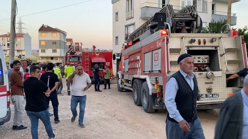 Bursa'da çatı yangını: 1 kişi dumandan etkilendi