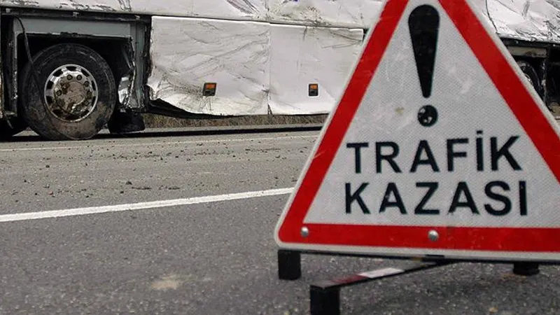 Bursa'da kamyonet, park halindeki tıra çarptı: 2 kişi hayatını kaybetti