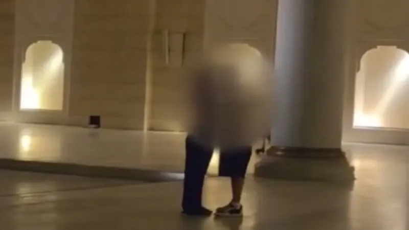 Çamlıca Camii'nde Skandal! Turistlere Hapis Şoku!