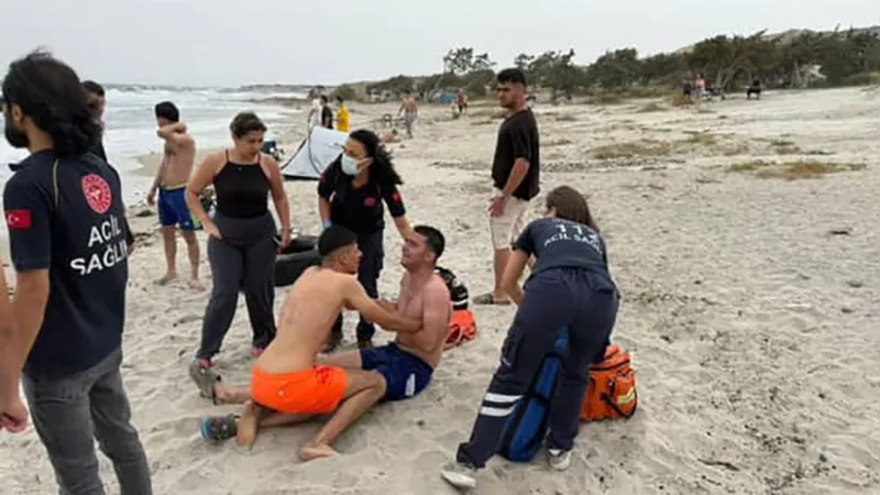 Denize giren genç boğuldu! Arkadaşları sinir krizi geçirdi