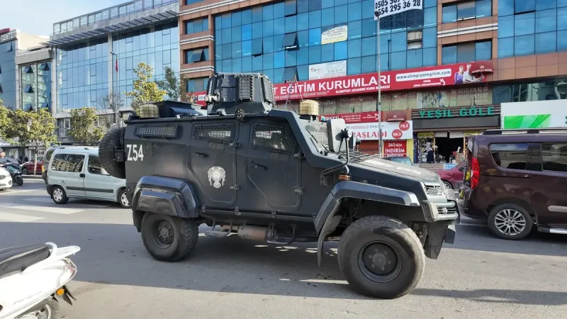 Esenyurt'ta el bombası paniği: Otele attılar!