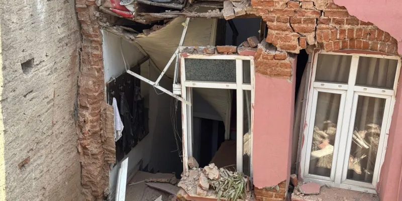 Fatih'te Bina Çöktü! İstanbul'da Korku Dolu Anlar