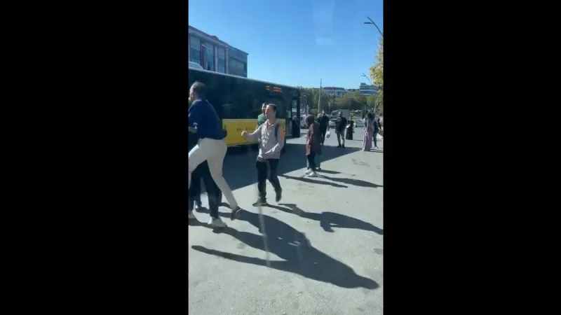 İstanbul - Sultangazi'de İETT şoförüyle yolcunun yumruklu kavgası kamerada