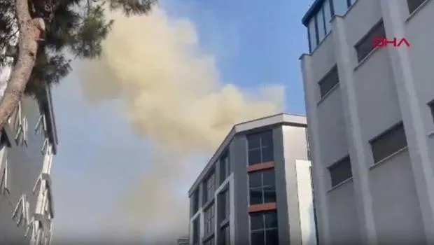 İstanbul'da İş Merkezi Alevlere Teslim! Yangın Kontrol Altında Mı?