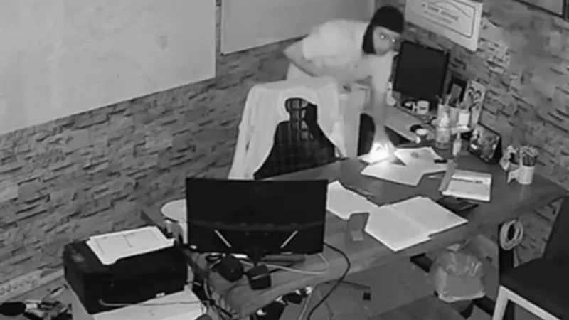 İzmir'de 3 iş yerinde soygun yapan iki kişi yakalandı