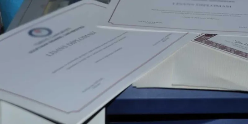 Kamu kurumlarının sistemlerine sızarak 'gerçek' diploma hazırlamışlar!