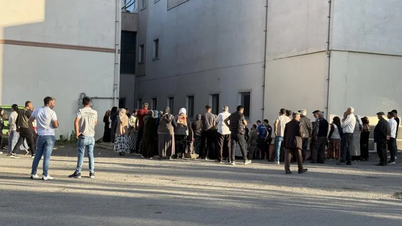 Kavgayı ayırmaya çalışan şahıs canından oldu