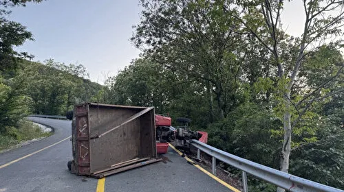 Kocaeli'de traktör devrildi: Bir kişi yaralandı