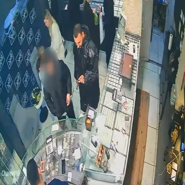 Kumar borcu için eşinin altınlarını çaldı!