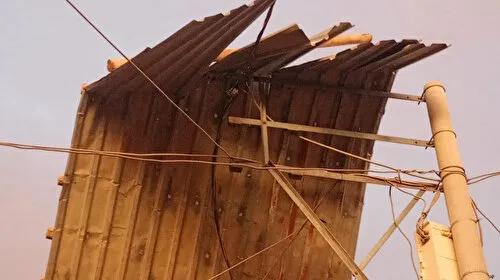 Mardin'de Şiddetli Rüzgar Kabusu! Çatılar Uçtu, Tehlike Saçtı!