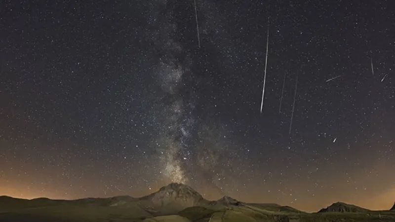 METEOR YAĞMURU O TARİHTE ZİRVEYE ULAŞIYOR! 2025 Ekim Draconid meteor yağmuru ne zaman, saat kaçta, nereden izlenir?