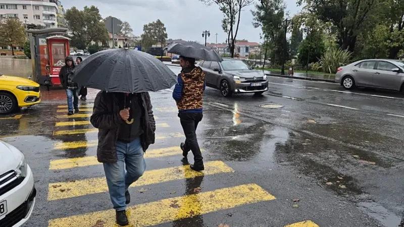 Meteoroloji son dakika hava durumu uyarısı yaptı! İstanbul’da sağanak yağış devam edecek mi? O saate dikkat!