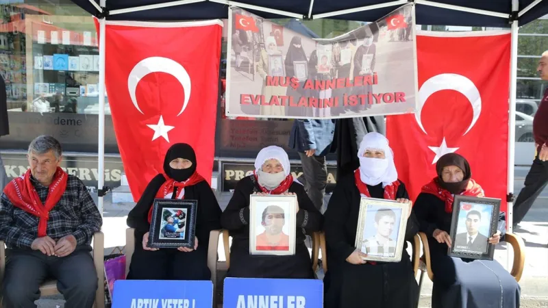 Muş’ta Ailelerin DEM Parti Önündeki Evlat Nöbeti Devam Ediyor