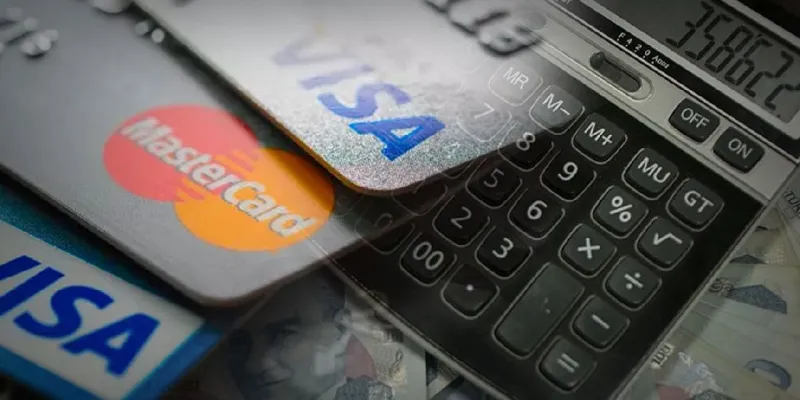 Taksitli Alışverişe Veda mı? Kredi Kartı Borçları Alarm Veriyor!