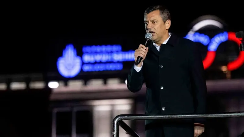 Özgür Özel'den Anneler Günü Sürprizi! O İsimlere Özel Telefon