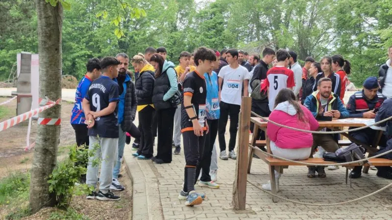 Düzce'de Oryantiring Şöleni: Gençler Doğayla Yarıştı!