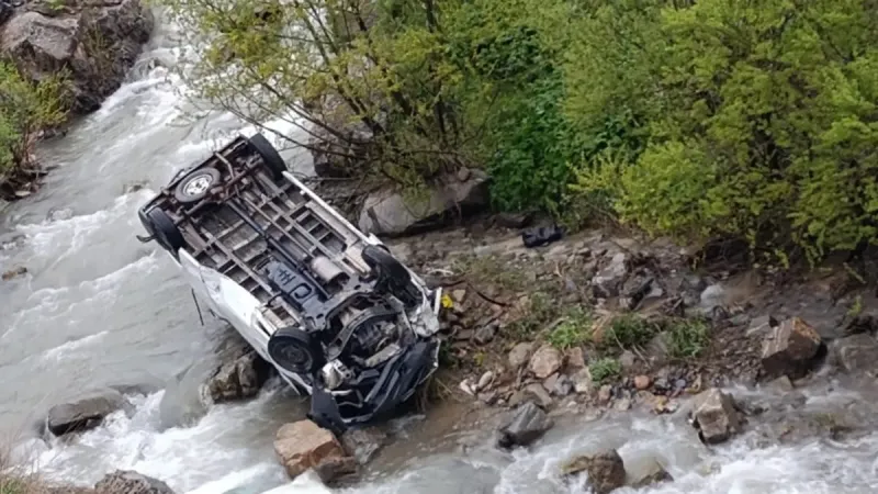 Hakkari'de Minibüs Dehşeti: 2 Ölü! Bu Detay Şoke Etti