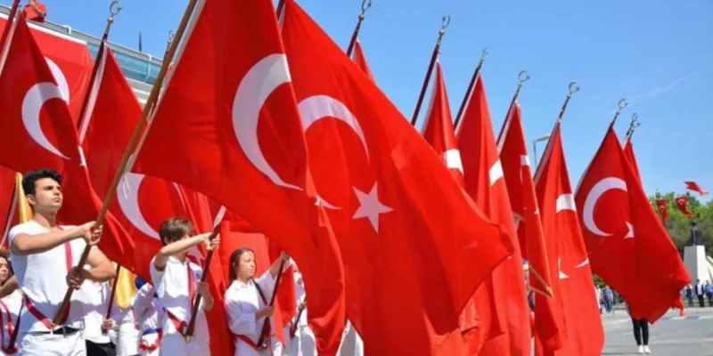 İtalya'da Türk Öğrencilerden Coşkulu 19 Mayıs Kutlaması!
