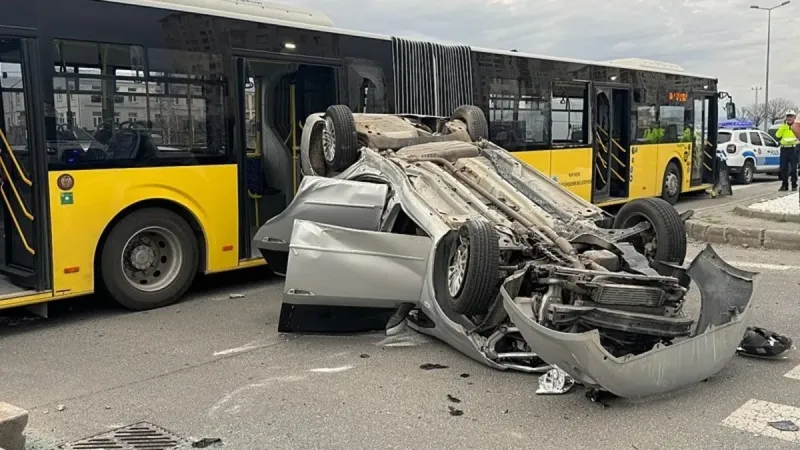 Kayseri'de Otobüs Kazası! 9 Yaralı, Otomobil Hurdaya Döndü!