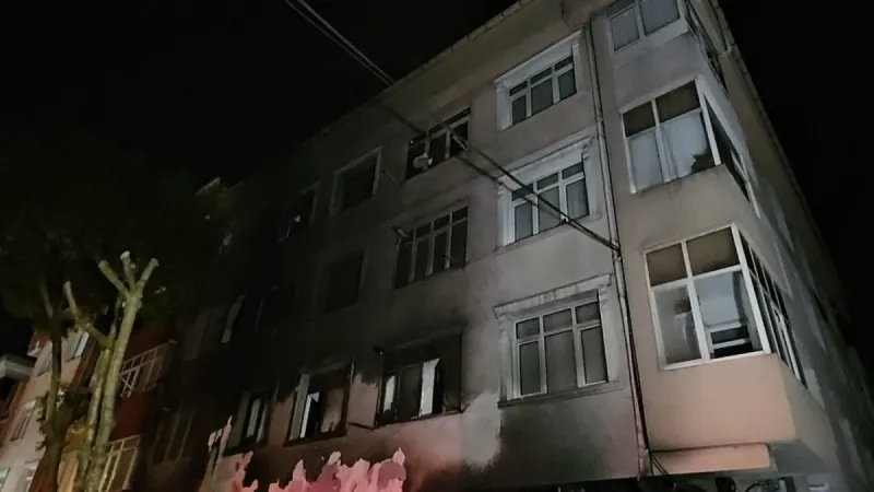 Küçükçekmece'de Korkunç Yangın! Bina Alevlere Teslim Oldu!