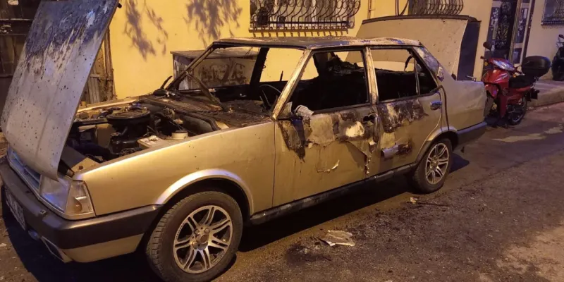 Manisa'da Maskeli Saldırgan Terörü! 13 Araç Kundaklandı!