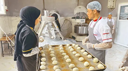 Şanlıurfa'da Öğrencilerden Dev Ekmek Üretimi! Günde 16 Bin Ekmek