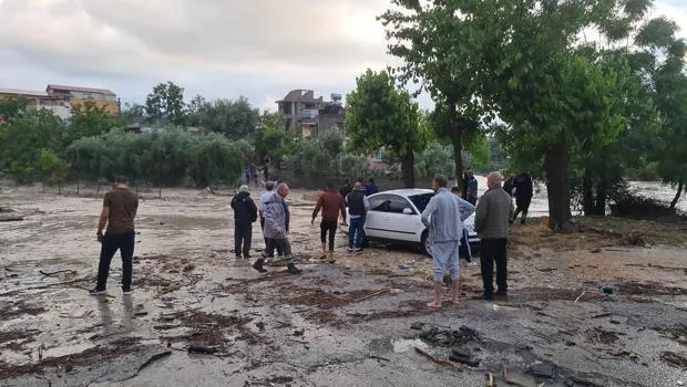 Osmaniye'de Dehşet! Dere Taştı, Araçlar Sürüklendi! Son Durum
