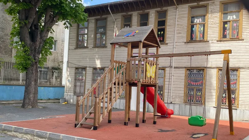 Üsküdar'da Anaokulu Depremde Hasar Gördü! Eğitim Durdu Mu?