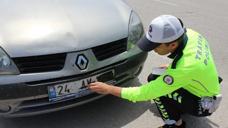 Aksaray'da Şok! Plakayı Bantlayan Sürücünün İnanılmaz Savunması