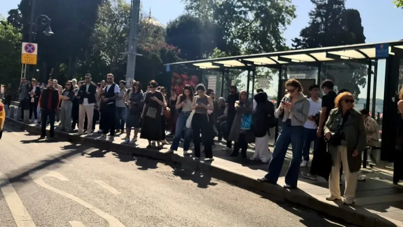 İstanbul'da Otobüs Çilesi! Halk Otobüsleri Neden Kontak Kapattı?