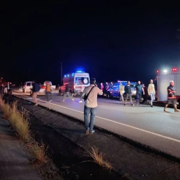 Sakarya'da Feci Kaza! Motosikletliler Yarışırken Ölüm Saçtı