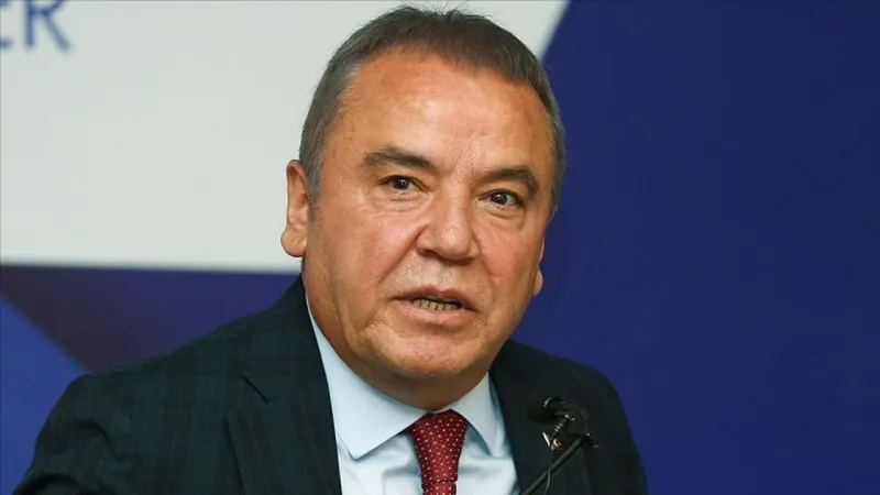 Son dakika: Antalya Büyükşehir Belediye Başkanı Muhittin Böcek gözaltına alındı!