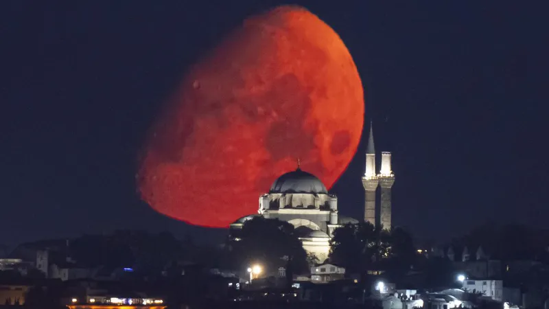 Kanlı Ay Tutulması: Gökyüzü 7 Eylül'de Kızarıyor! Sakın Kaçırmayın!