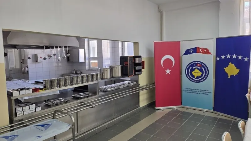Türk askerinden Kosova'daki işitme ve konuşma engelliler okuluna destek