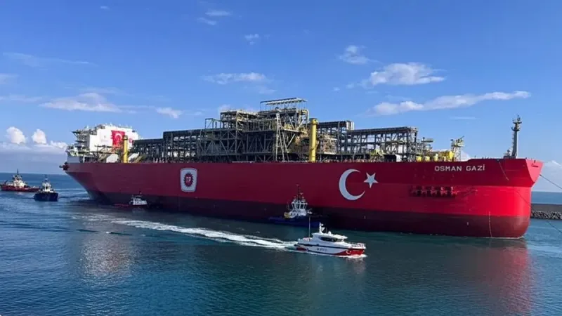 Türkiye'nin ilk yüzer gaz üretim platformu Osman Gazi Filyos Limanı'na ulaştı