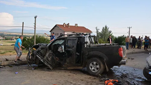 Uşak'ta otomobilin karşı şeride geçip başka bir araca çarptı: Bir ölü