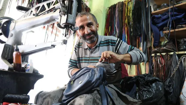 Ayakkabı Boyacısı Viral Oldu! "Fakirin Atlayışı" Videosu Rekor Kırdı!