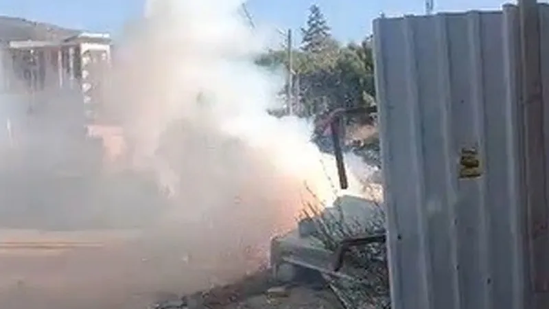 Yer altındaki elektrik kabloları bomba gibi patladı!