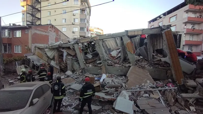 Yerlikaya’dan, Gebze’de çöken bina ile ilgili açıklama: 5 kişinin enkaz altında olduğu değerlendiriliyor