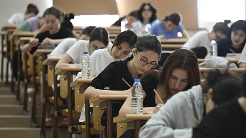 YKS saat kaçta başlıyor ve bitiyor? TYT ilk kaç dakika çıkılmaz, en erken ne zaman çıkılır? 165-180-120 dakika kaç saat eder?
