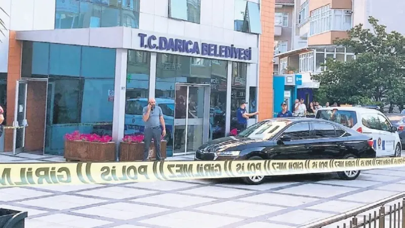 Zabıta memuru kendini vurdu belediye başkanı yaralandı