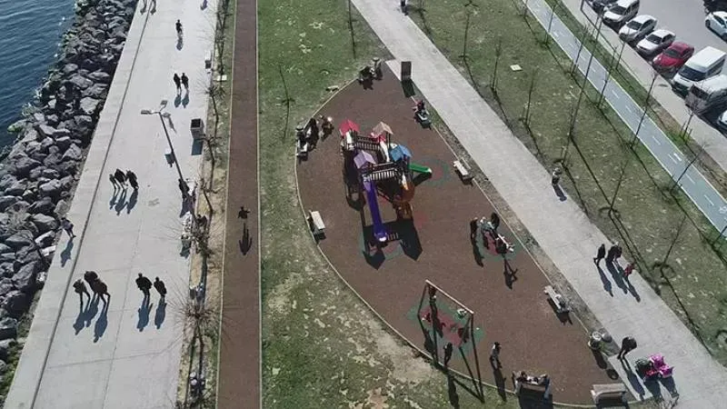 Zeytinburnu Sahilinde Korkunç Anlar: Kadın Kayalıklara Düştü!